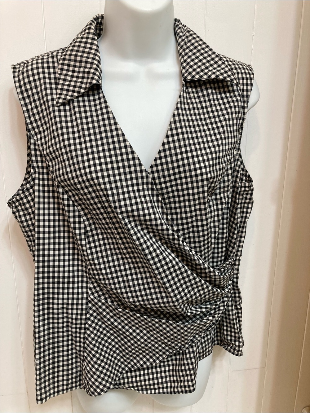Sleeveless top, black and check, Jones of New York, L